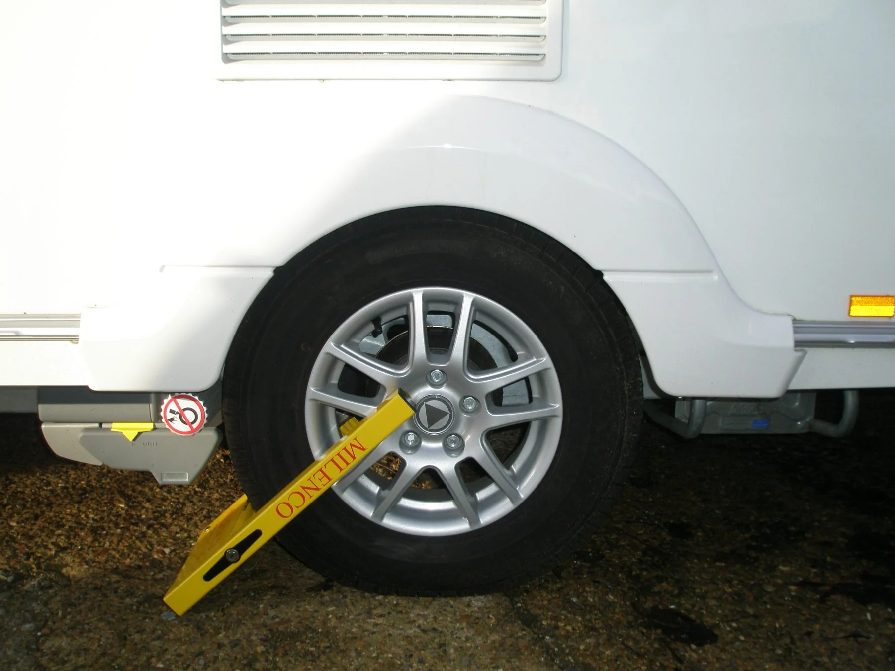 Milenco Compact Wheelclamp - Image 2