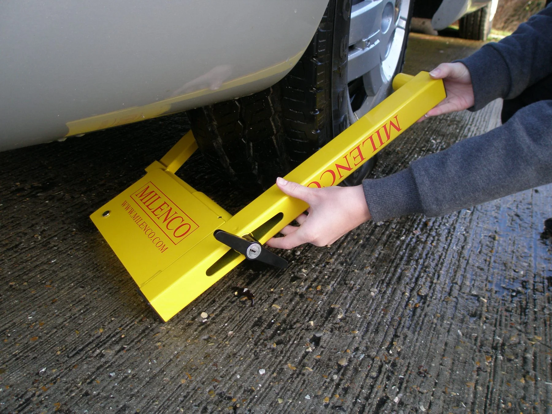 Milenco Compact Wheelclamp - Image 3