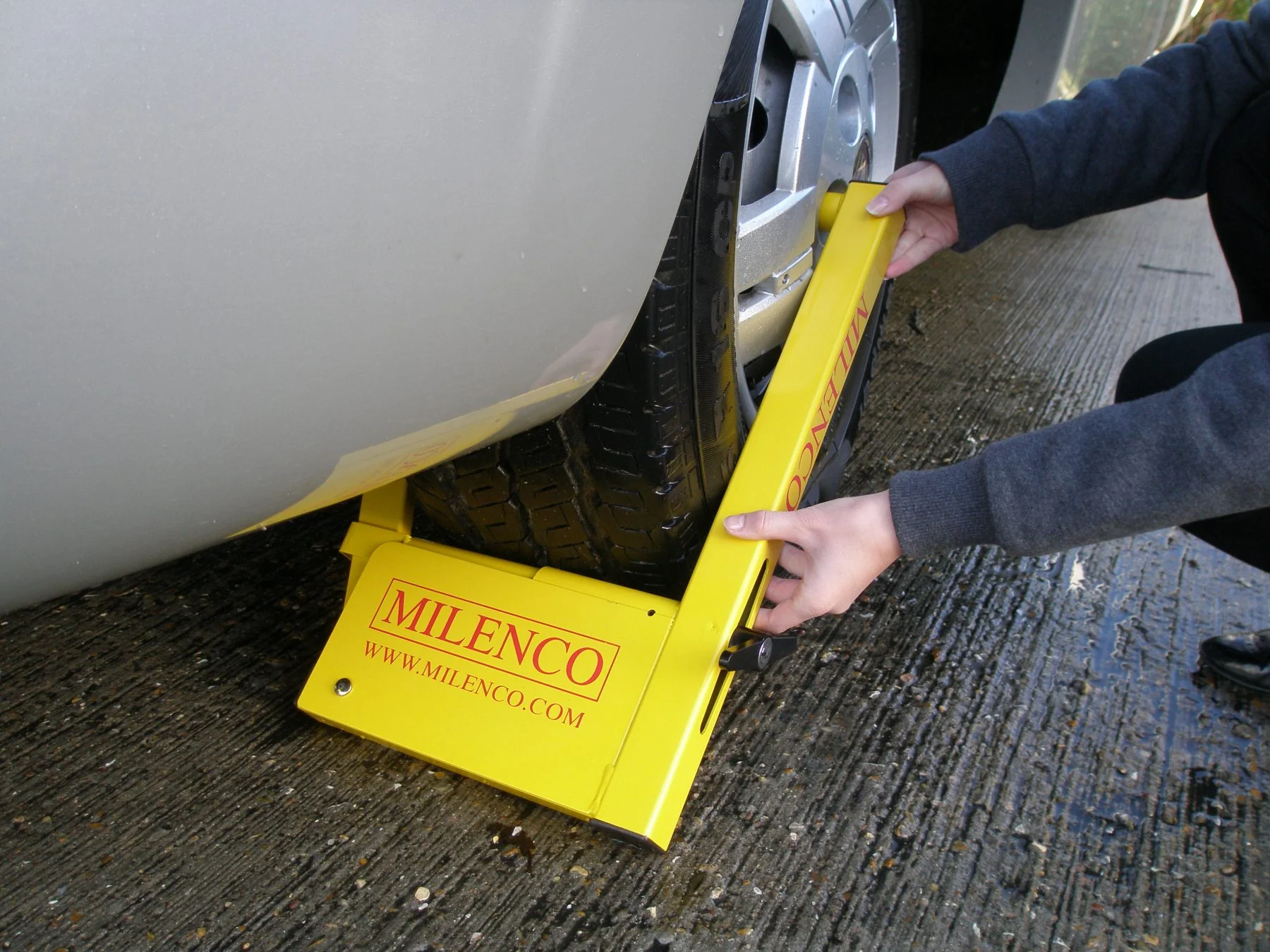 Milenco Compact Wheelclamp - Image 4
